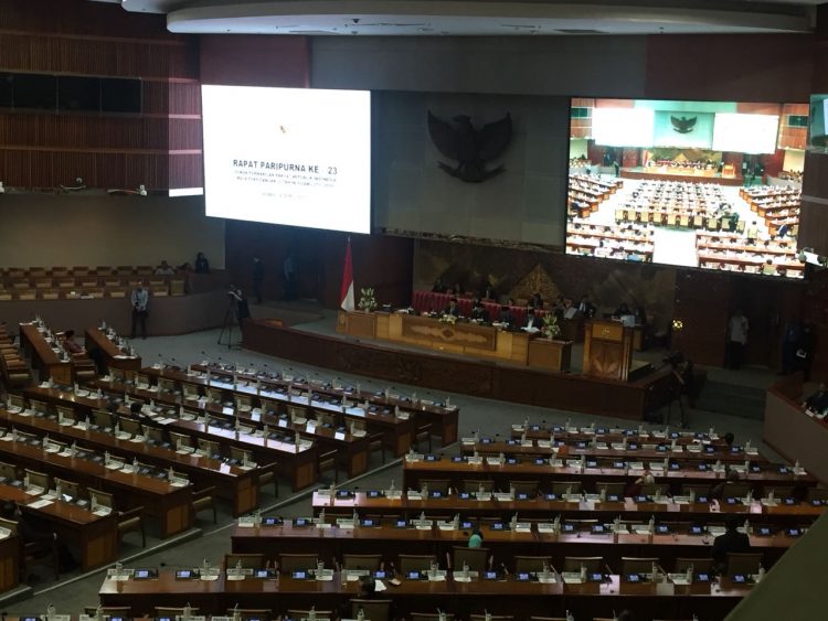 Syarat Anggota Dewan Maju Pilkada Digugat ke MK