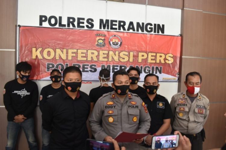 Ditinggal Nikah, BG Sebar Foto dan Video Mesum Mantan Pacar