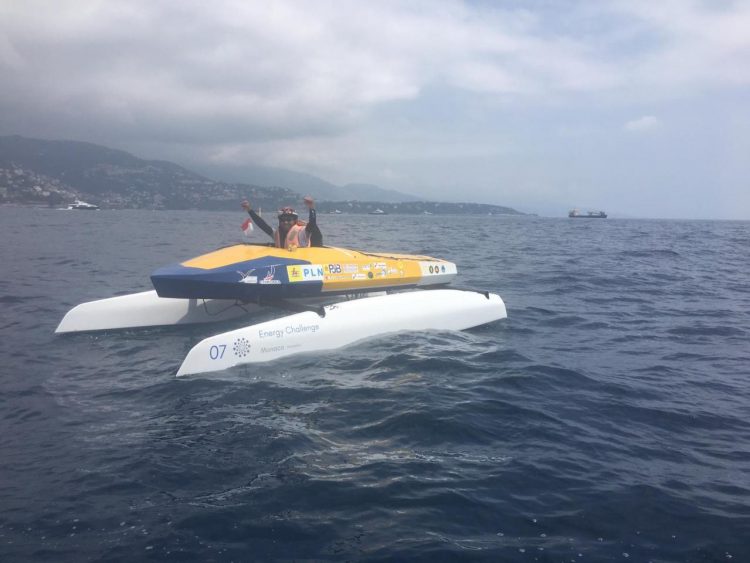 Mahasiswa UI Juara Terfavorit Kapal Hemat Energi Kelas Dunia