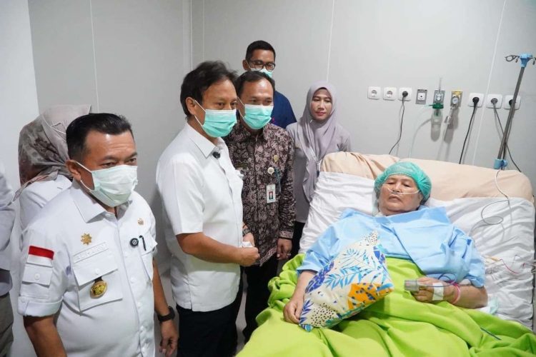Operasi Perdana Bedah Jantung RSUD Raden Mattaher Ditinjau Menkes